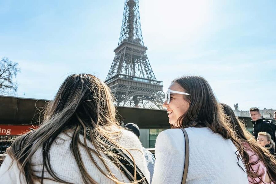 Paris: Seine Cruise and Macaron Tasting by the Eiffel Tower - How the package works during a one-day visit