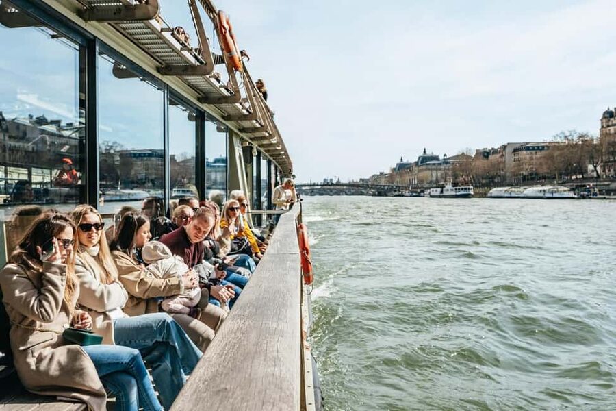 Paris: Seine Cruise and Macaron Tasting by the Eiffel Tower - At Port de la Bourdonnais, finding Pier 3