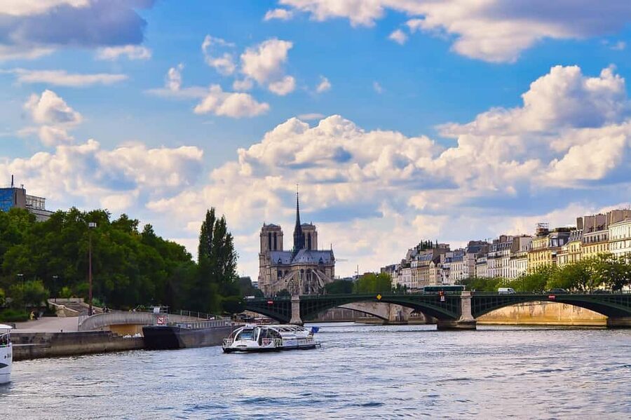 Paris: Seine Cruise with French breakfast near the boats - Should you book the breakfast and Seine cruise?