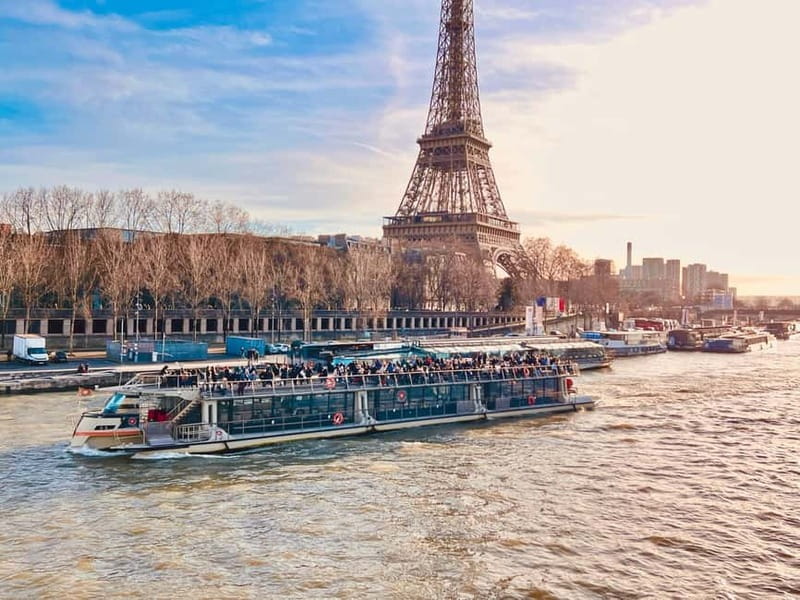 Paris: Seine Cruise with French breakfast near the boats - Who will enjoy this Paris combination