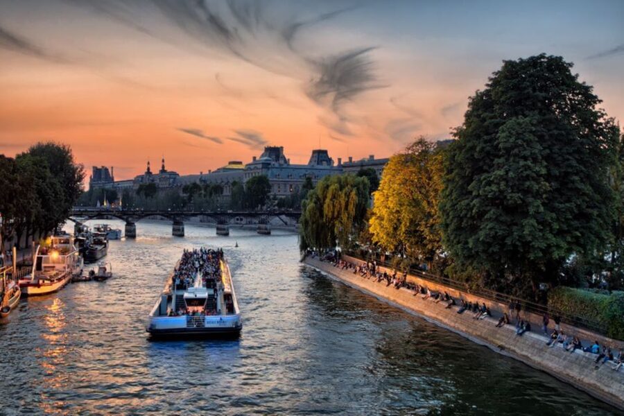 Paris: Seine Cruise with Snack/Optional Eiffel Tower Ticket - Small details that make the day easier