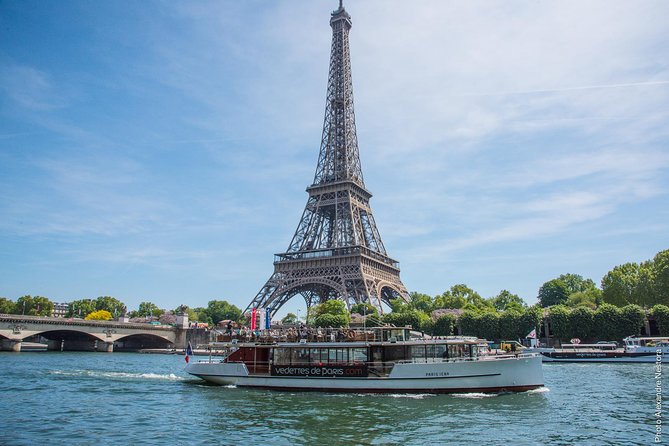 Paris Seine River Champagne Tasting Cruise - Why the guide matters