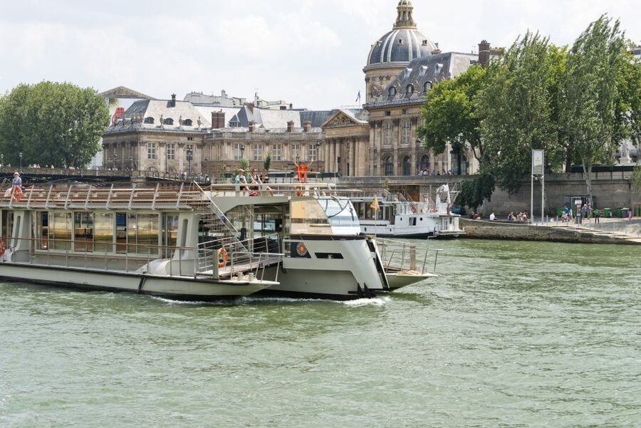 Paris: Seine River Cruise and 3-course Bistro Lunch - Invalides and the Musée d’Orsay from the river