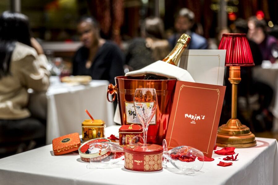 Paris: Seine River Cruise with 3-Course Dinner & Live Music - Choosing between the 6:45 PM and 9:15 PM departures