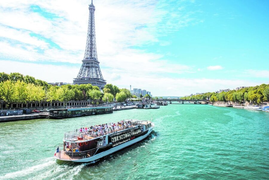 Paris: Seine River Cruise with a Live Guide - Seating, weather, and the electric boat