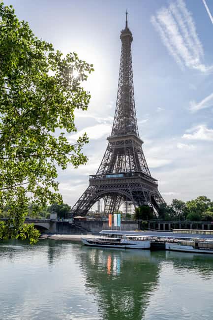 Paris: Seine River Cruise with Champagne from Eiffel Tower - Eiffel Tower, Les Invalides, and Pont Alexandre III