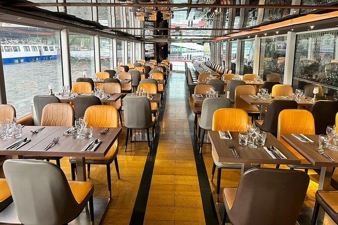 Paris Seine River dinner cruise from Alexandre III bridge - What is served for dinner