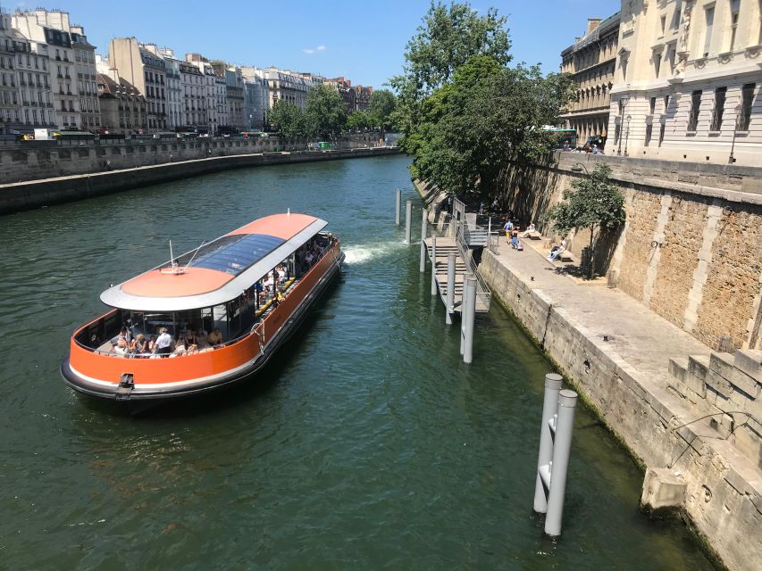 Paris: Seine River Panoramic Cruise - The audio guide: useful, but not a live tour