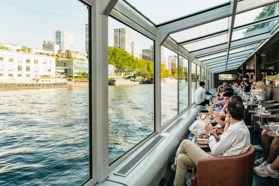 Paris: Seine River Panoramic Views Dinner Cruise - Should you book Paris en Scène?