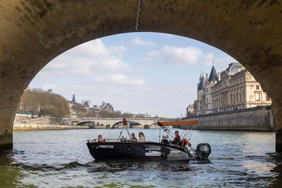 Paris: Seine River Private Cruise - Passing Pont Alexandre III and the Musée d’Orsay