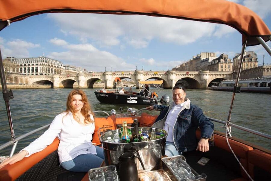 Paris: Seine River Private Cruise - Notre Dame, the Conciergerie, and Île de la Cité