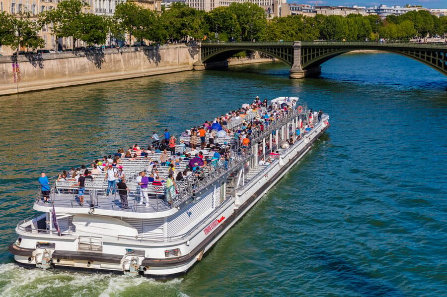 Paris: Seine River Sightseeing Cruise by Bateaux Mouches - Choosing the main deck or upper deck