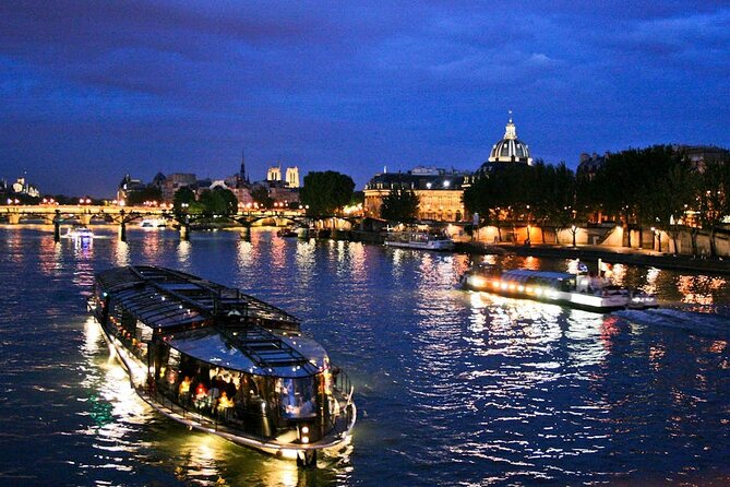 Paris Seine River Sightseeing Cruise Tour - Notre Dame and the oldest quarters of Paris