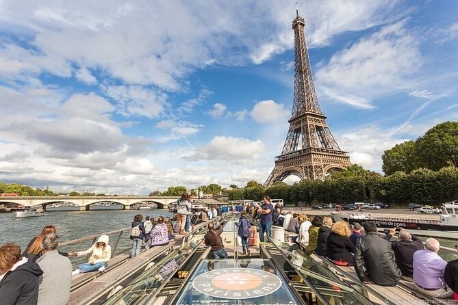 Paris Seine River Sightseeing Cruise Tour - Passing under Pont Neuf
