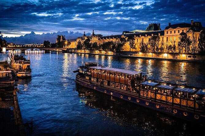 Paris Seine River Sightseeing Cruise Tour - The Eiffel Tower and the first river views