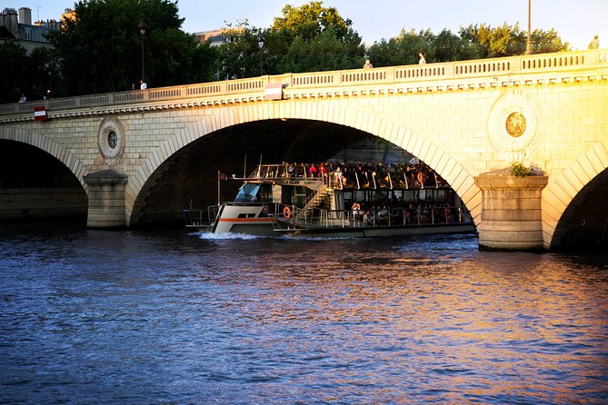 Paris Seine River Sightseeing Cruise with Commentary by Bateaux Parisiens - Pont Neuf, Notre-Dame, and the Historic Islands