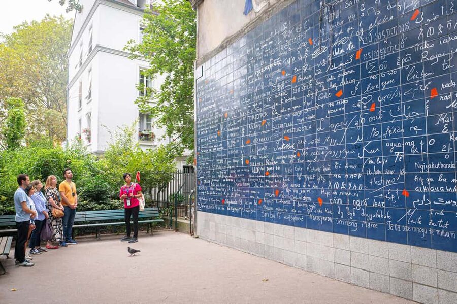Paris Semi Private Walking Tour: Louvre, Eiffel Tower & Boat - Lunch with room for your own choice