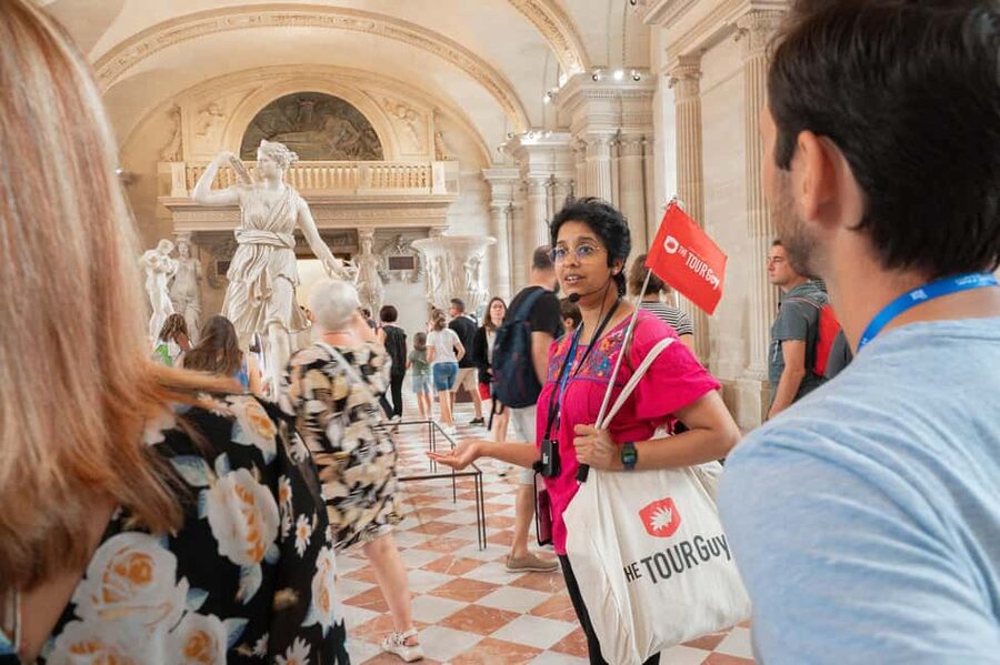 Paris Semi Private Walking Tour: Louvre, Eiffel Tower & Boat - Meeting in Montmartre at Abbesses