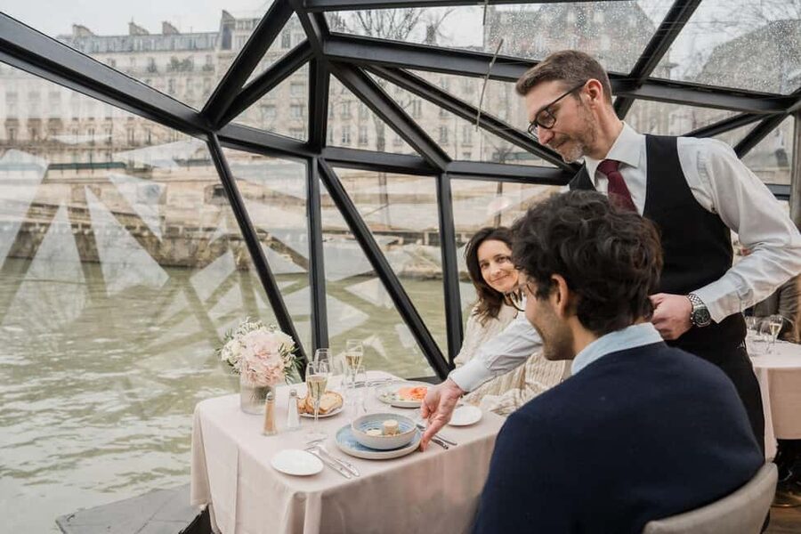 Paris: Sightseeing Cruise on the Seine with 3-Course Lunch - Arriving at Port de la Conférence