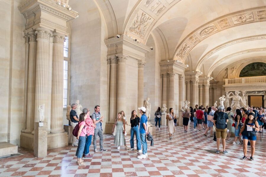 Paris: Skip-the-Line Louvre Highlights Guided Tour - Practical planning for bags, identification, and access