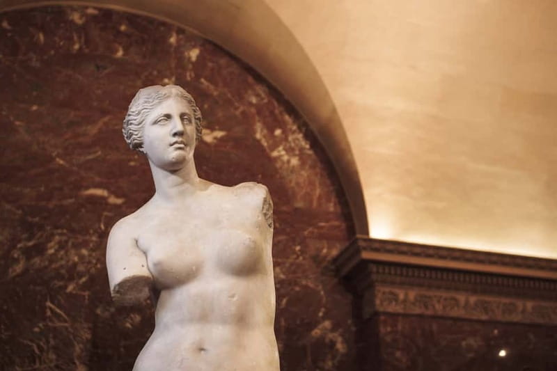 Paris: Skip-the-Line Louvre Highlights Tour with Mona Lisa - Mona Lisa: famous, crowded, and still worth seeing