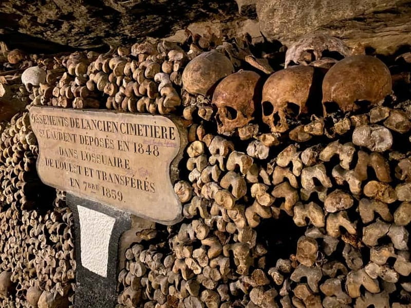 Paris: Small-Group Catacombs Tour with Skip-the-Line Entry - Small groups make the guide the main attraction