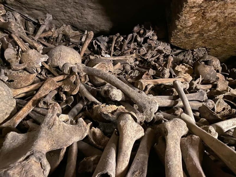 Paris: Small-Group Catacombs Tour with Skip-the-Line Entry - War, revolution, and the doorman who disappeared