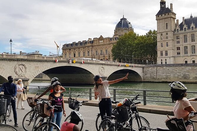Paris Small Group Guided Bike Tour of Must-See Sights - The river crossings make the middle of the tour worthwhile