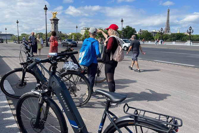 Paris: Small Group Highlights E-Bike Guided Tour - Key points to know before booking