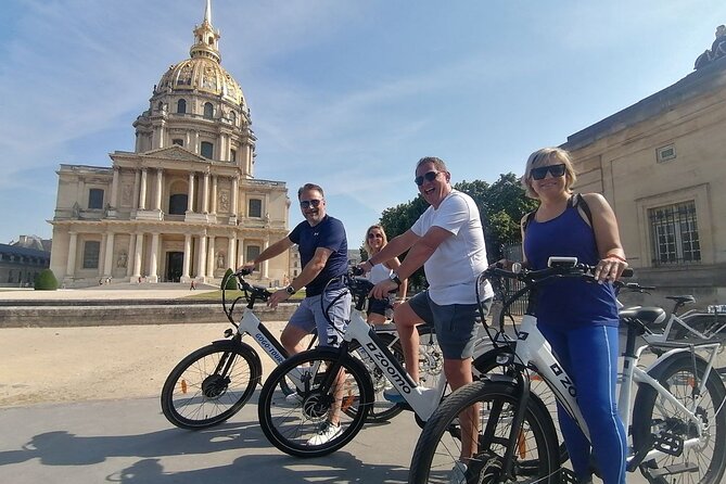 Paris: Small Group Highlights E-Bike Guided Tour - The Eiffel Tower as the grand finish
