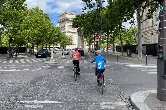 Paris: Small Group Highlights E-Bike Guided Tour - What the guides add to the experience