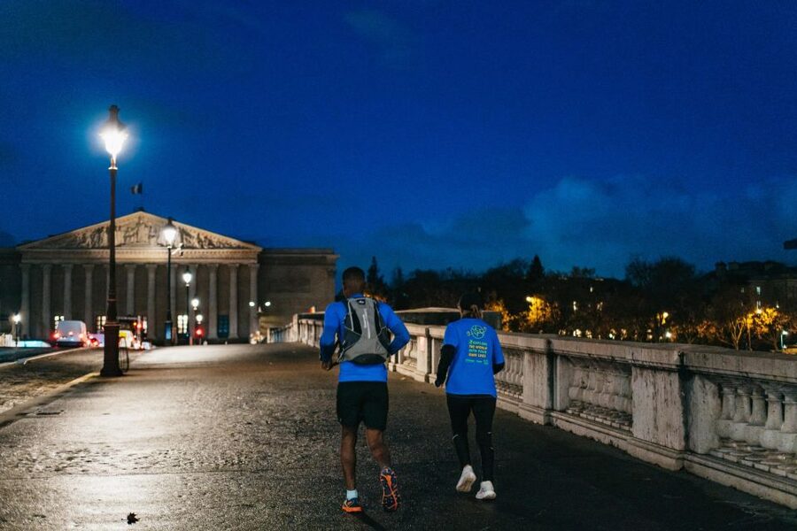Paris: Sunrise Running and Sightseeing Group Tour - Pont Neuf, Pont des Arts, and the Seine views