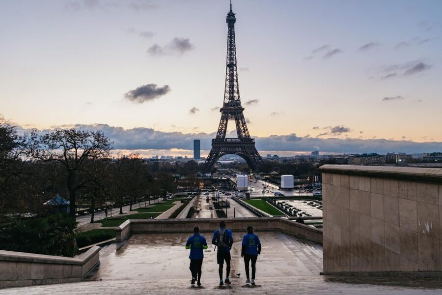 Paris: Sunrise Running and Sightseeing Group Tour - The Louvre and Tuileries Garden before the crowds