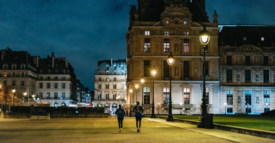 Paris: Sunrise Running and Sightseeing Group Tour - Place de la Concorde and Pont Alexandre III