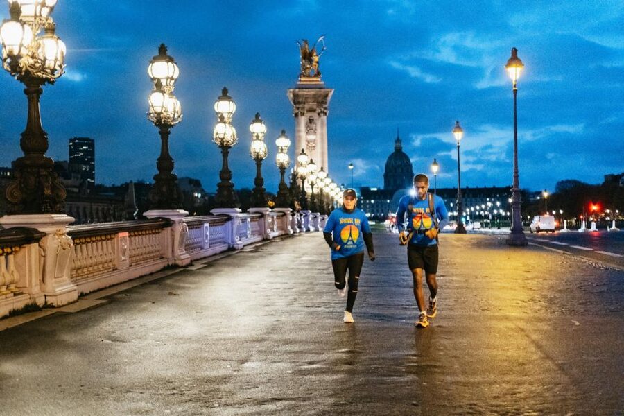 Paris: Sunrise Running and Sightseeing Group Tour - Starting at Place Saint-Michel and Notre Dame