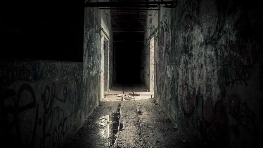 Paris: "The Live Thriller" Hunt down a Serial Killer - Who Will Get the Most From It?