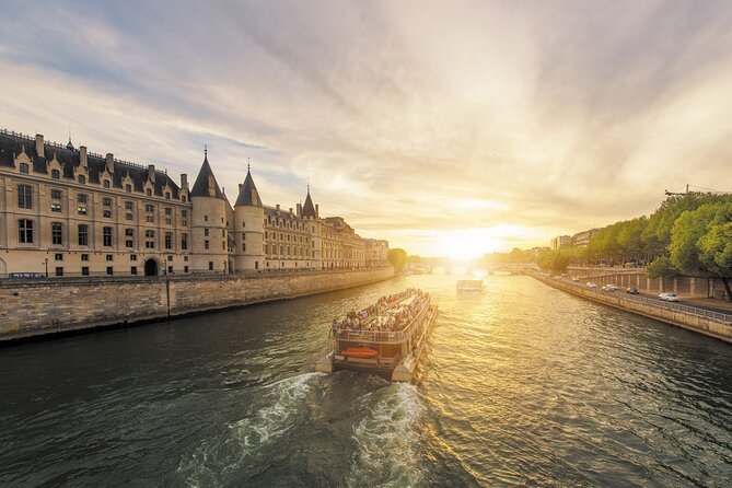 Paris Tootbus Must See Hop-on Hop-off Bus Tour with Seine River Cruise - What this Paris pass really gives you