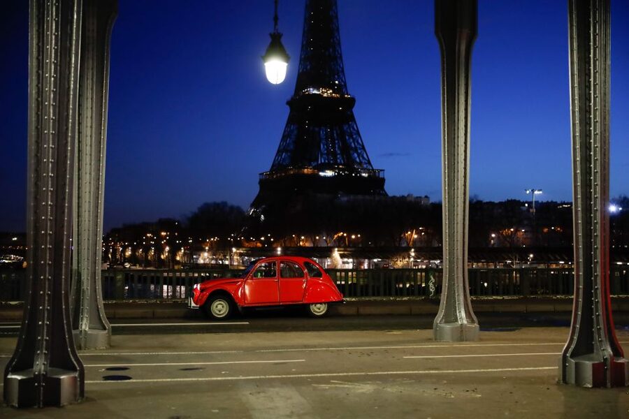 Paris :Tour 2CV Paris Secret - Why the 2CV changes the Paris sightseeing game