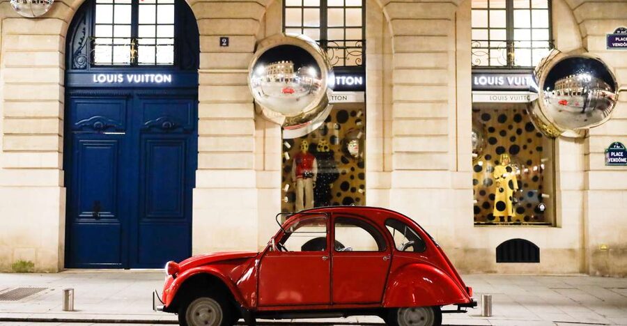 Paris :Tour 2CV Paris Secret - Sacré-Cœur and the city below
