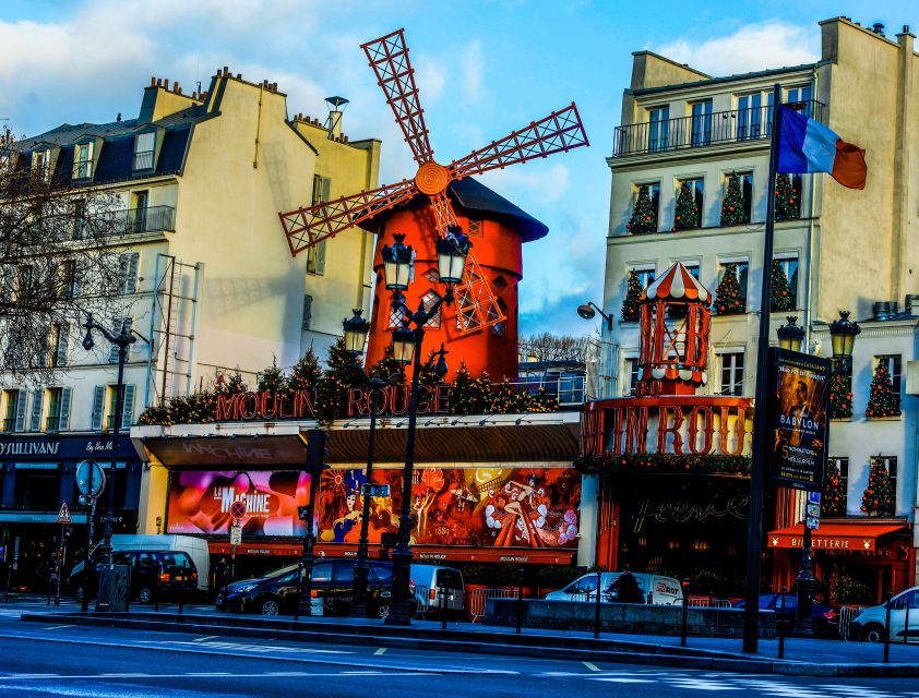 Paris :Tour 2CV Paris Secret - From Montmartre to the grand Paris of the avenues