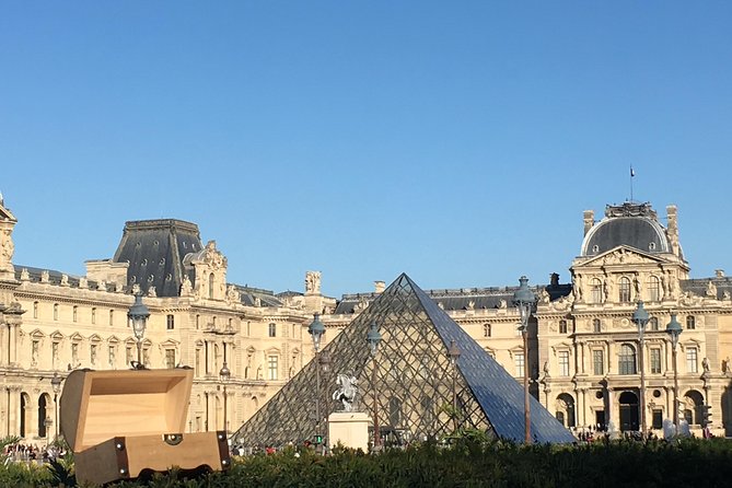 Paris Treasure Hunt – Explore the Seine from Louvre to Eiffel - Why this Seine walk feels different from a normal tour