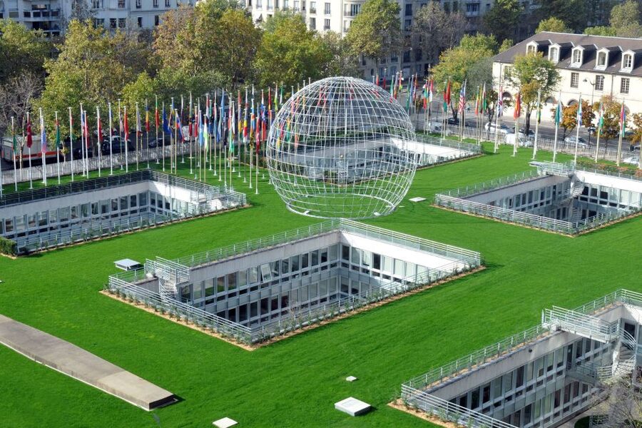 Paris: UNESCO Headquarters Tour - Concrete corridors and the Zehrfuss, Breuer, and Nervi design