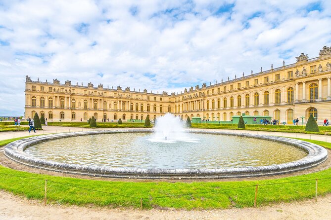 Paris: Versailles Palace with Gardens and Estate Entrance Ticket - Palace of Versailles: grand rooms and packed corridors