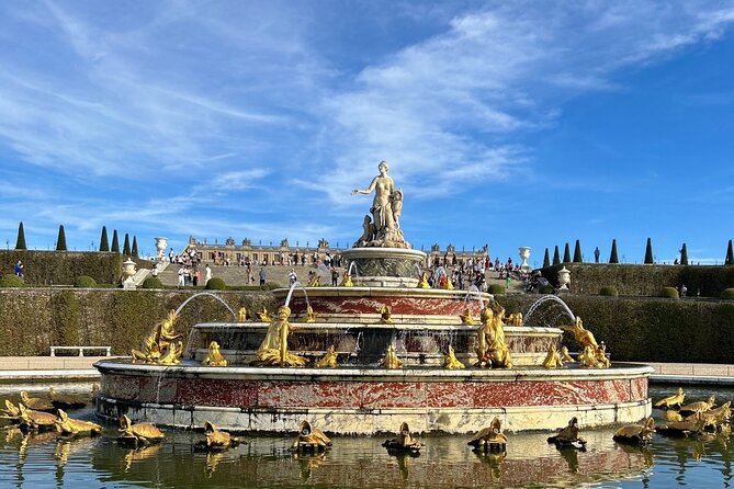 Paris: Versailles Palace with Gardens and Estate Entrance Ticket - Getting there and handling the huge site
