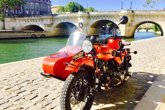 Paris Vintage Private & Bespoke Tour on a Sidecar Motorcycle - How the two-person sidecar arrangement feels