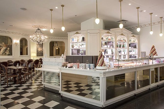 Paris VIP Shopping Experience-Lounge Access, Tea time & Transfer - VAT paperwork without the general line