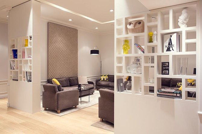 Paris VIP Shopping Experience-Lounge Access, Tea time & Transfer - Delivery and the private ride home