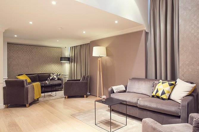 Paris VIP Shopping Experience-Lounge Access, Tea time & Transfer - Shopping beneath the Neo-Byzantine dome