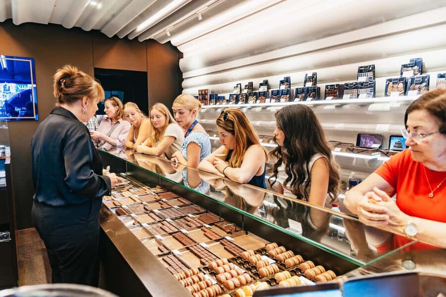 Paris: Walking Food Tour with Cheese, Wine and Delicacies - How much food do you actually get?
