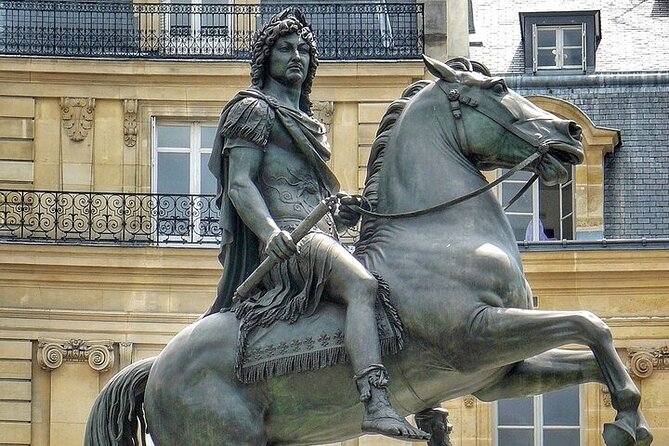Paris Walking Tour , Historical Sites . - Price, group size, and what you receive